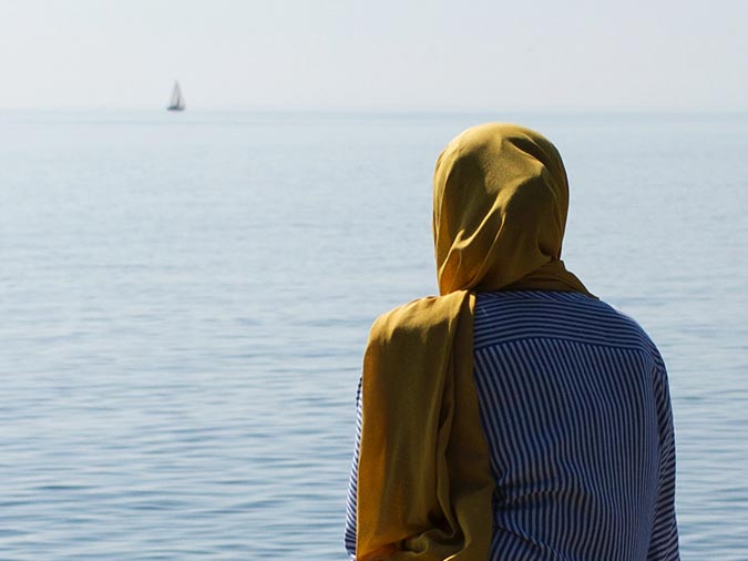 C:\Users\lenovo\Pictures\Saved Pictures\muslim woman\Muslim-Woman-Gazing-at-Ocean.jpg