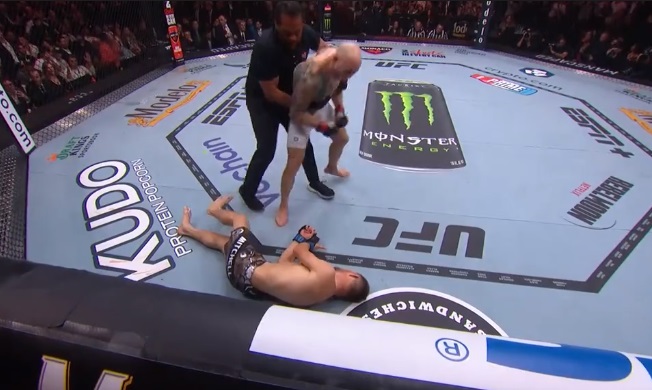 Джош Емет с унищожителен нокаут над Брайс Мичъл в първия рунд