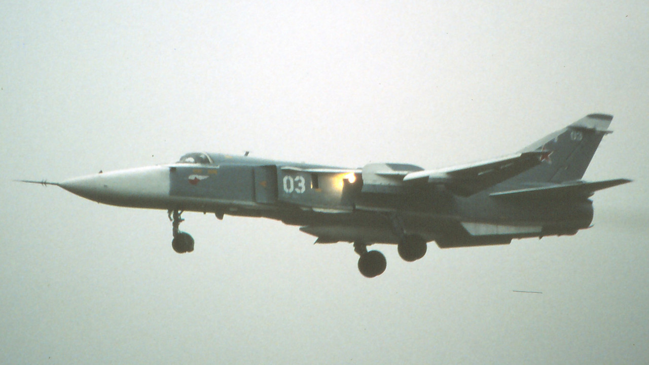 11 ORAP Su-24MR 03 White_0515323