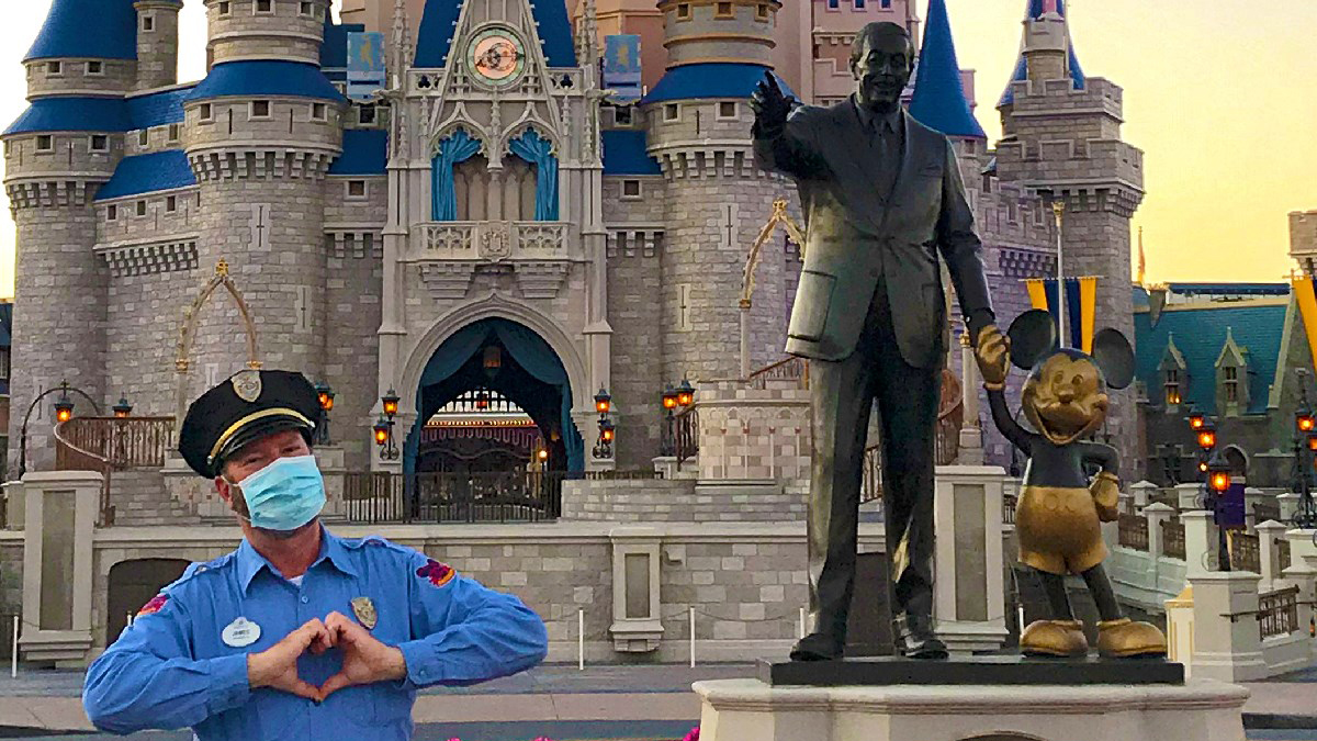 Disney condiciona el uso de cubrebocas en parques temáticos de Estados Unidos