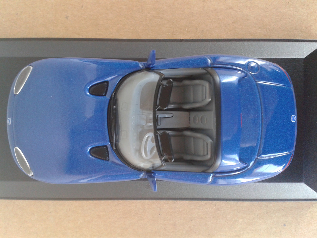 1993 Dodge Viper RT-10 (Minichamps) (14)