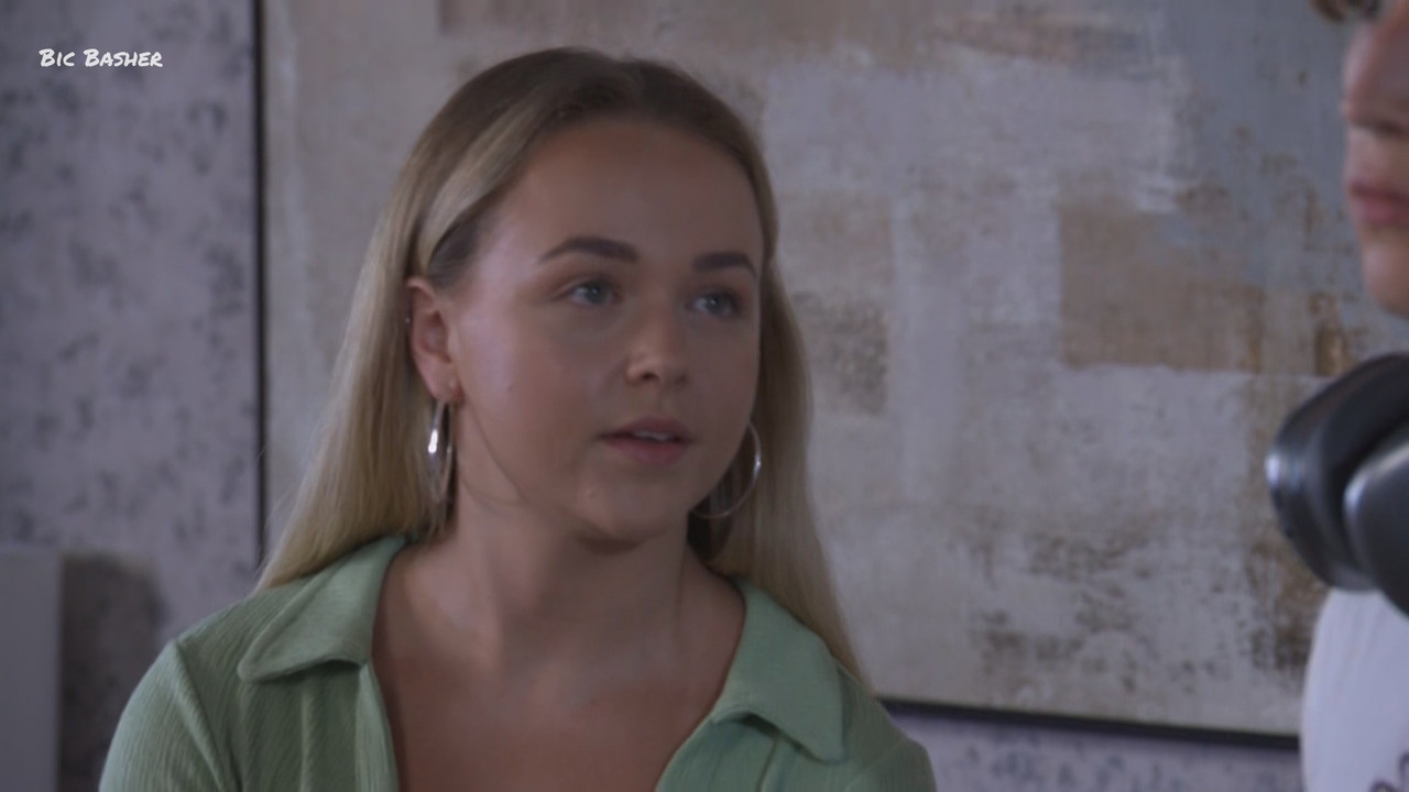 EastEnders_20250828_19302000.ts_snapshot_11.23.712
