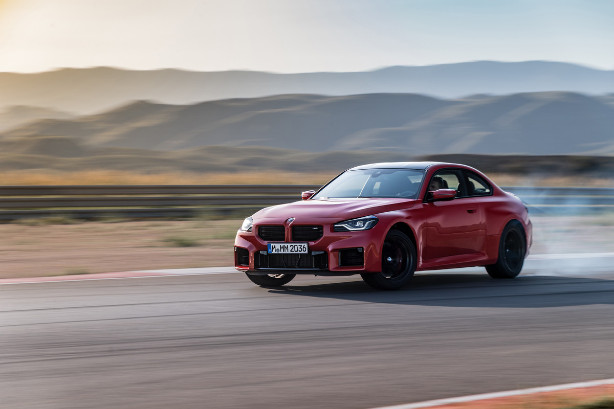 P90482699_highRes_the-all-new-bmw-m2-r