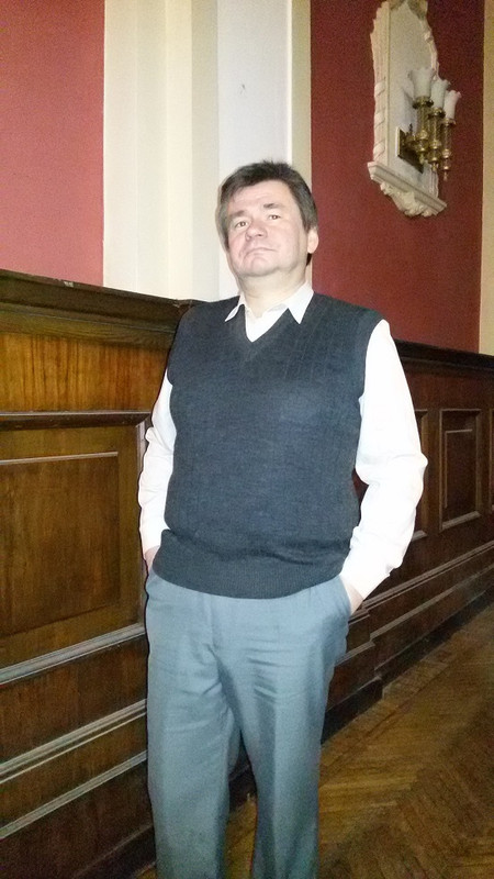 В сер.жил.и брюках