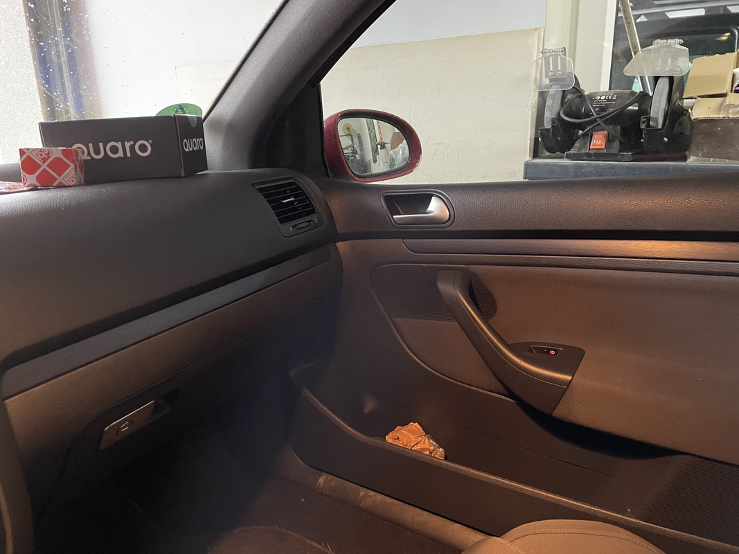 5B67469D-0FA3-4661-958F-3DF9A68488E0