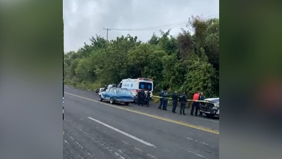 Encuentran el cuerpo de un hombre a la orilla de una autopista; estaba maniatado