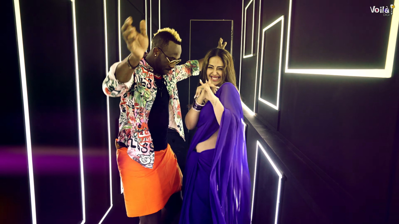 Avika Gor hot Sizzling Sexy Song Showing Big Boobs ,Cleavage,Deep Navel in Blue Saree.webm_snapshot_