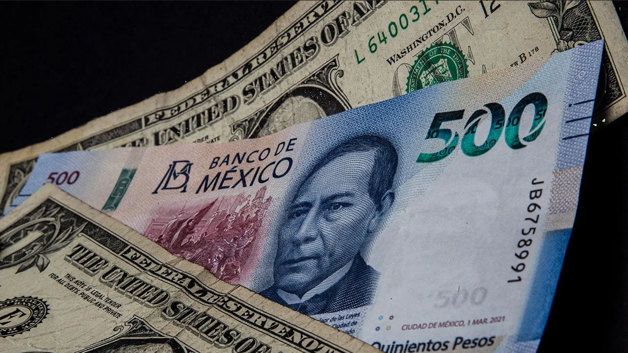 Celebra AMLO fortaleza del peso frente al dólar