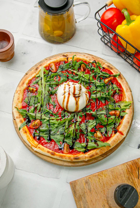 Пицца с сыром бурратой (730г)