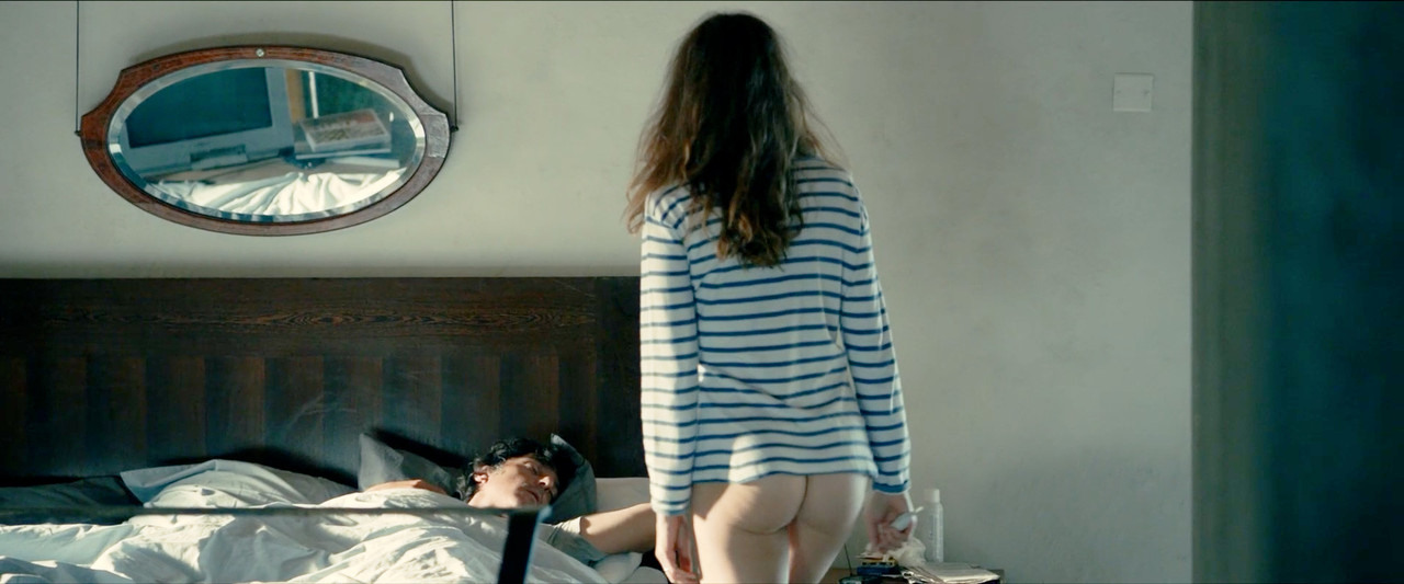 Laetitia.Casta_Do.Not.Disturb.00_01_15_14.Still009