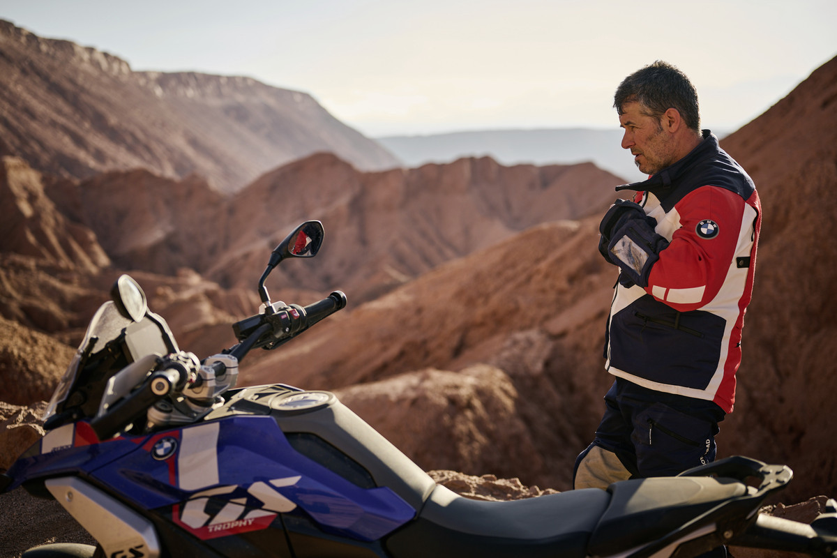 P90533828_highRes_bmw-motorrad-clothin