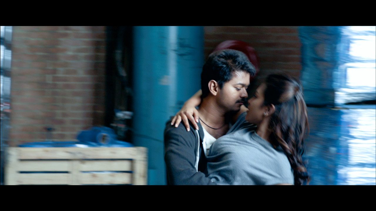 2013 - Thalaivaa - 03 - Vaanganna Vanakkanganna - BDRemux.00_01_41_05.Still031