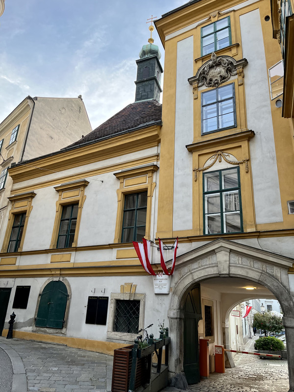 E20F39A4-846D-42A0-98C6-D15D5C3DD8CE