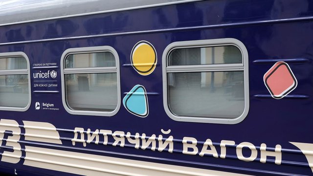 Детский вагон в составе поезда для маленьких пассажиров