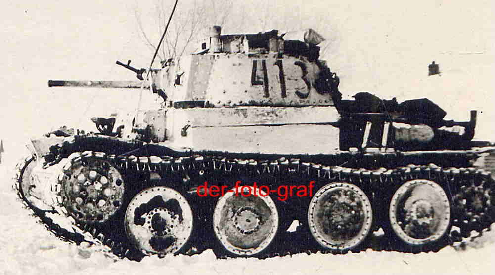 Rußland, Panzer und 2 cm Flak stehen zur Abwehr,