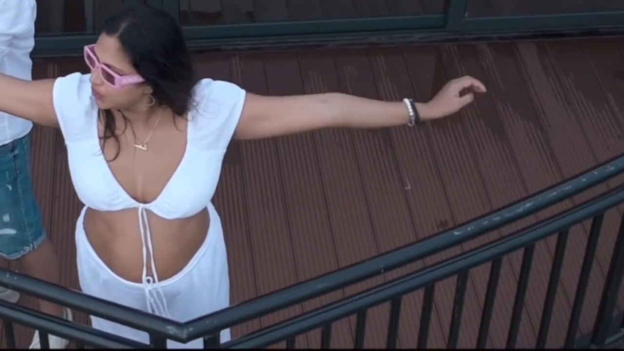 [Image: Amala-Paul-Sexy-Big-Hanging-Breast-and-S...11-630.jpg]