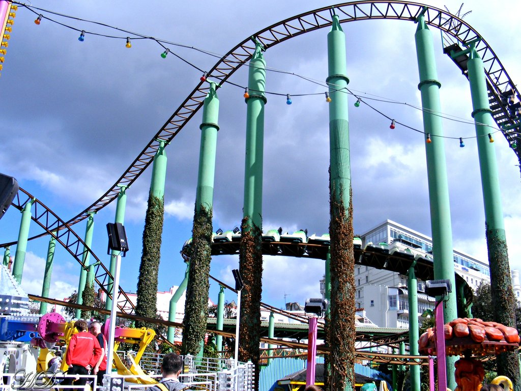 Uk-seaside-fairground-HD.jpg