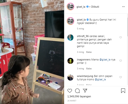 Gisella Anastasia temani Gempi belajar di rumah