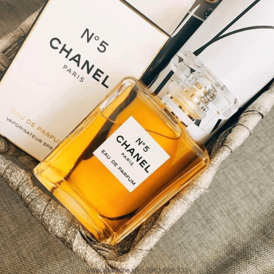 Chanel-No-5-Eau-de-Parfum.png