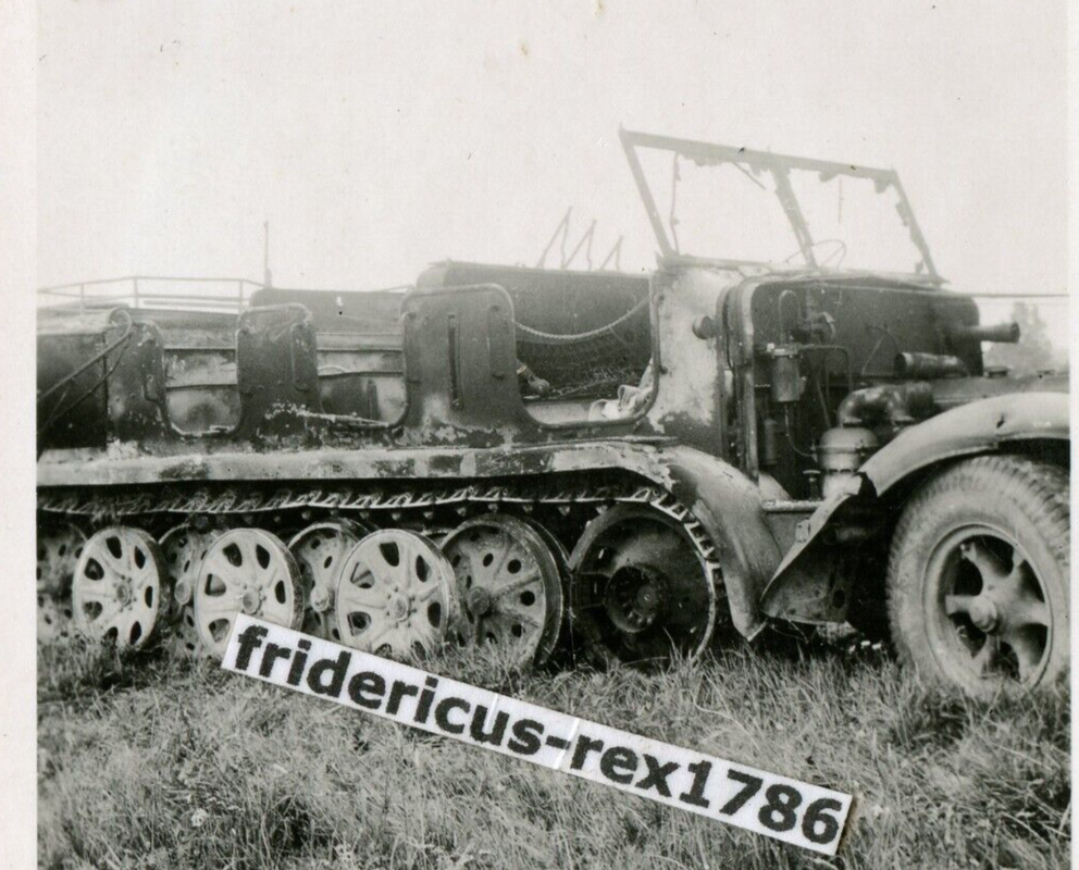 Foto Wehrmacht Halbkette Sd.Kfz nach Partisan Bandenkampf Überfall HKL