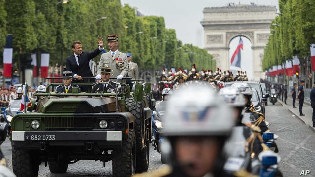 https://i.postimg.cc/wxR9dsrT/ap-macron-bastille.jpg
