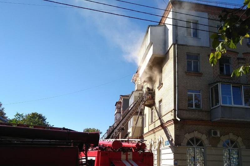 В Харькове женщина на балконе молила о помощи (фото)