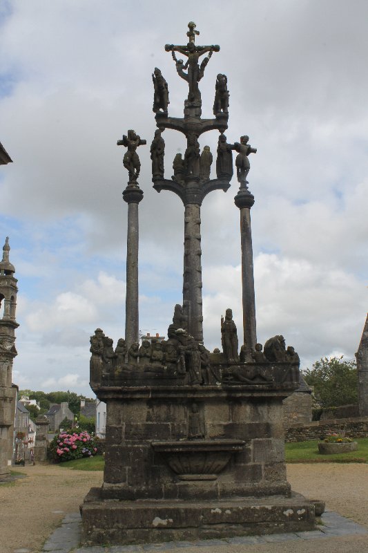 Por Normandía y Bretaña - Blogs de Francia - Día 5: Pleneuf-Costa Granito Rosa-Recintos Parroquiales-Brest (8)