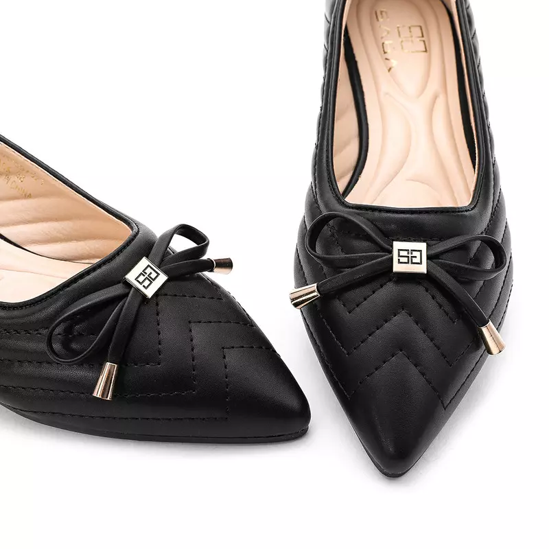 Ballorina leather shoes decorated with an elegant bow , black color