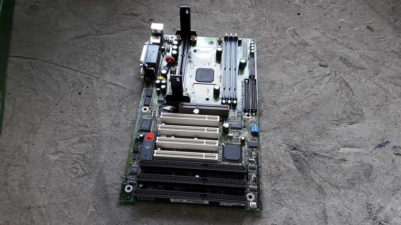 EPOX-EP-61LXA-M-P2-233-42