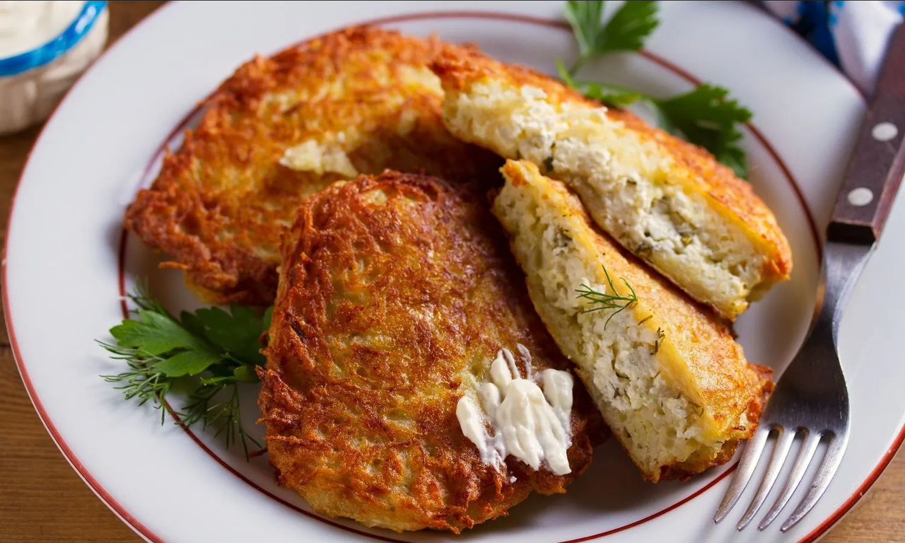 ¿Buscas una receta económica? Prepara unas ricas tortitas de papa con queso