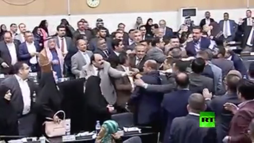 عركة بالبرلمان العراقي يوم 12-12-2019انظروا الى هؤلاء ممثلين الشعب 12-12-2019b