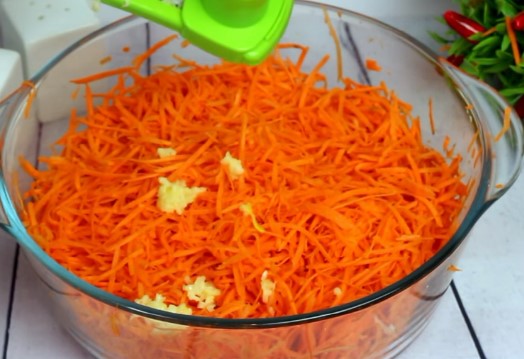 добавляем чеснок