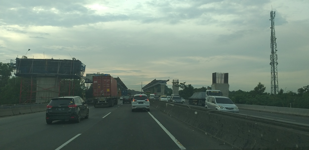 JAKARTA-WEST JAVAJakarta-Cikampek I Toll Road (73 km 
