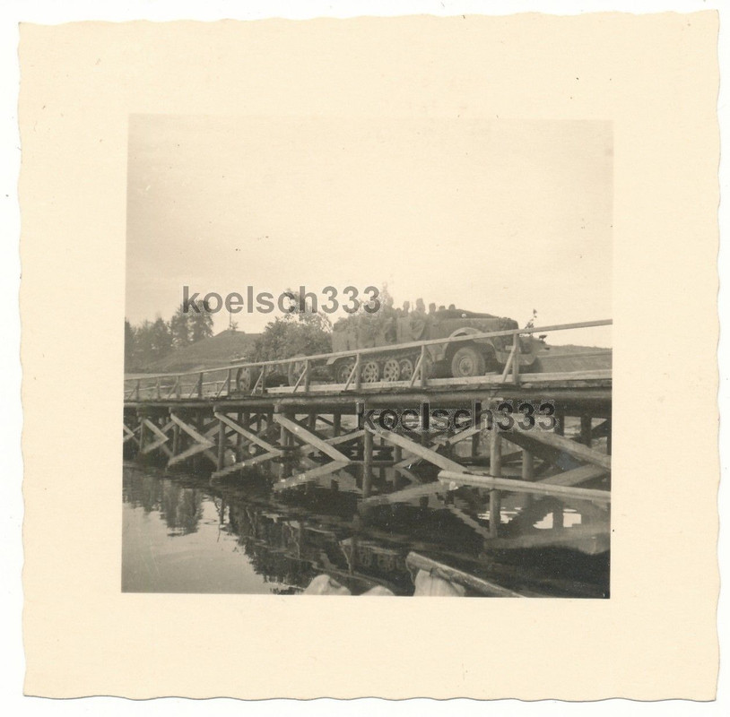 Foto Cholm Kriegsbrücke Panzer Halbkette Artille