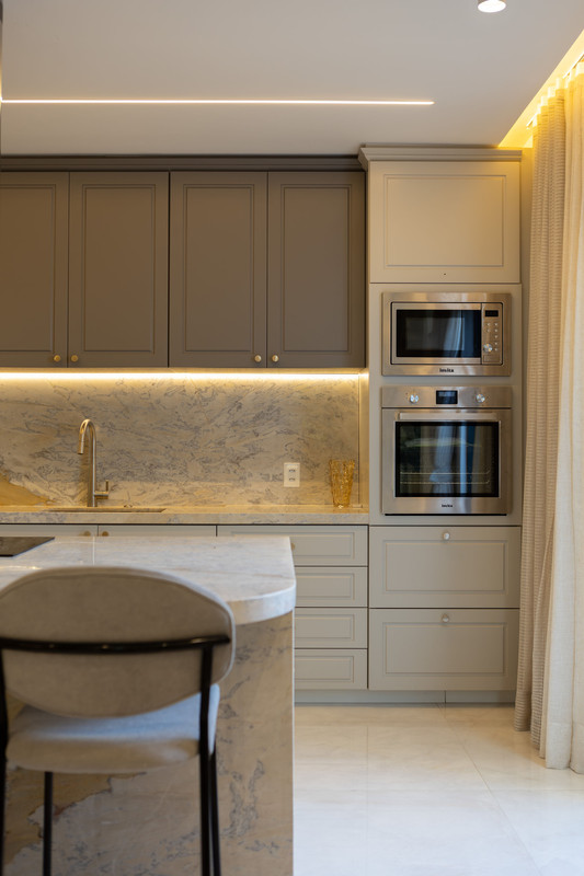 Ilha e Painel Calacata Machiaoro