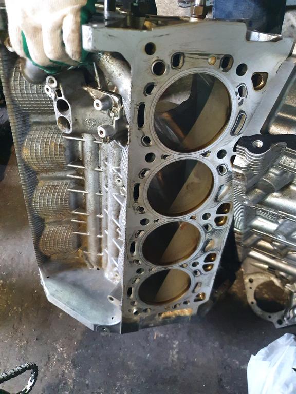 Блок цилиндров двигателя