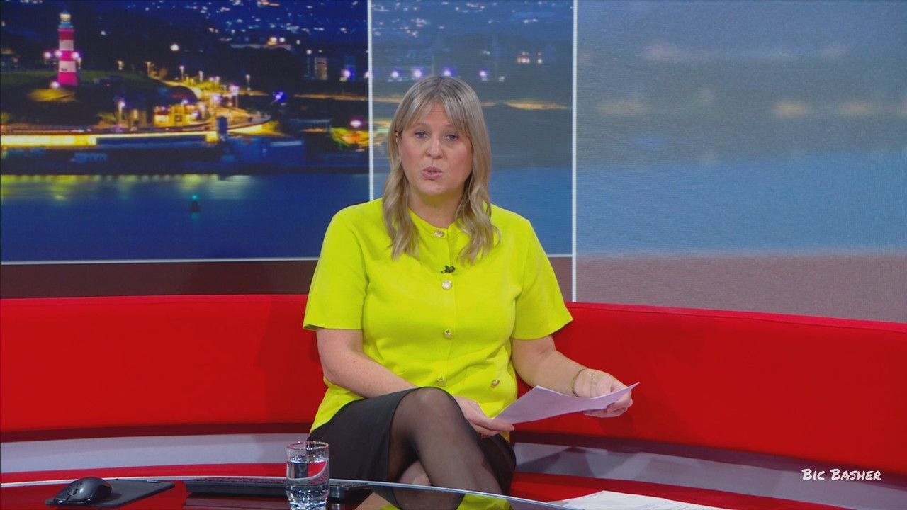 10 22 22 30 00 Spotlight Weather E56 The latest news sport we ts snapshot 10 13 055