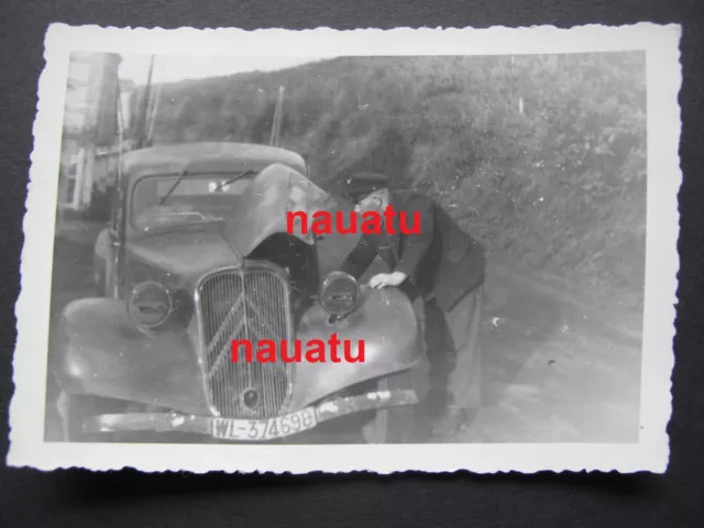 Foto-Luftwaffe-Beute-Pkw-Auto-Citroen-in-Frankreich.webp