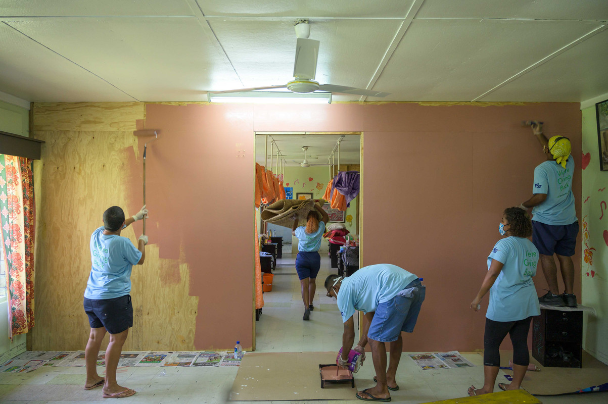 Many-hands-make-light-work-the-Williams-Gosling-Team-work-together-to-give-the-Lautoka-School-for