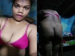Tamil auntie sex scene during the widely shared outfit change
