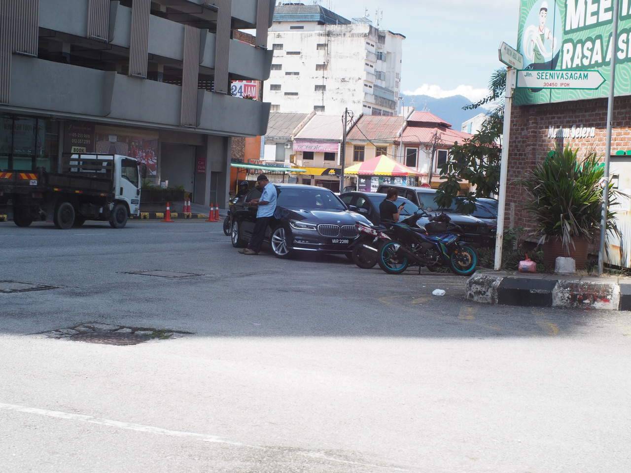 Road Junction Near Excelsior Hotel