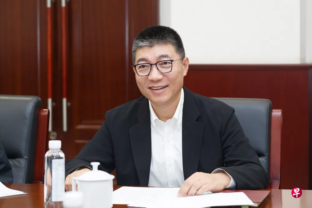 提前知道跑不掉了,中央戏剧学院院长郝戎主动投案,正接受调查 - 新未名空间