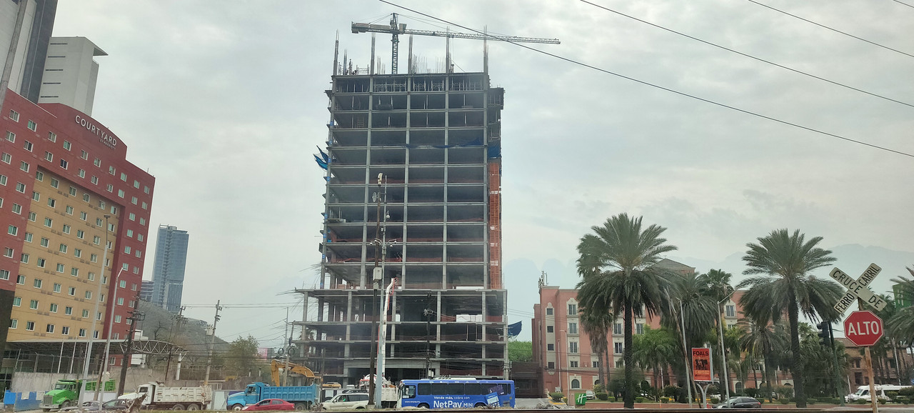 MONTERREY Hélice San Jerónimo 150m 36p E/C SkyscraperCity