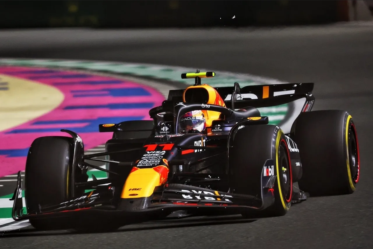 ¡Red Bull domina la P3 en Arabia Saudita con Verstappen y Checo Pérez rugiendo en el podio!