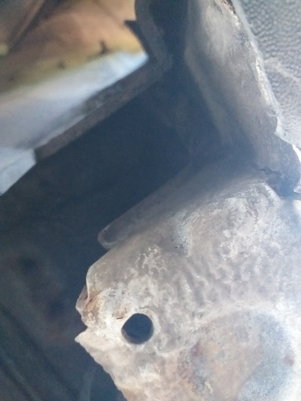 Mes supports-fixations de cric sur R25 TXI qui sont HS (4)