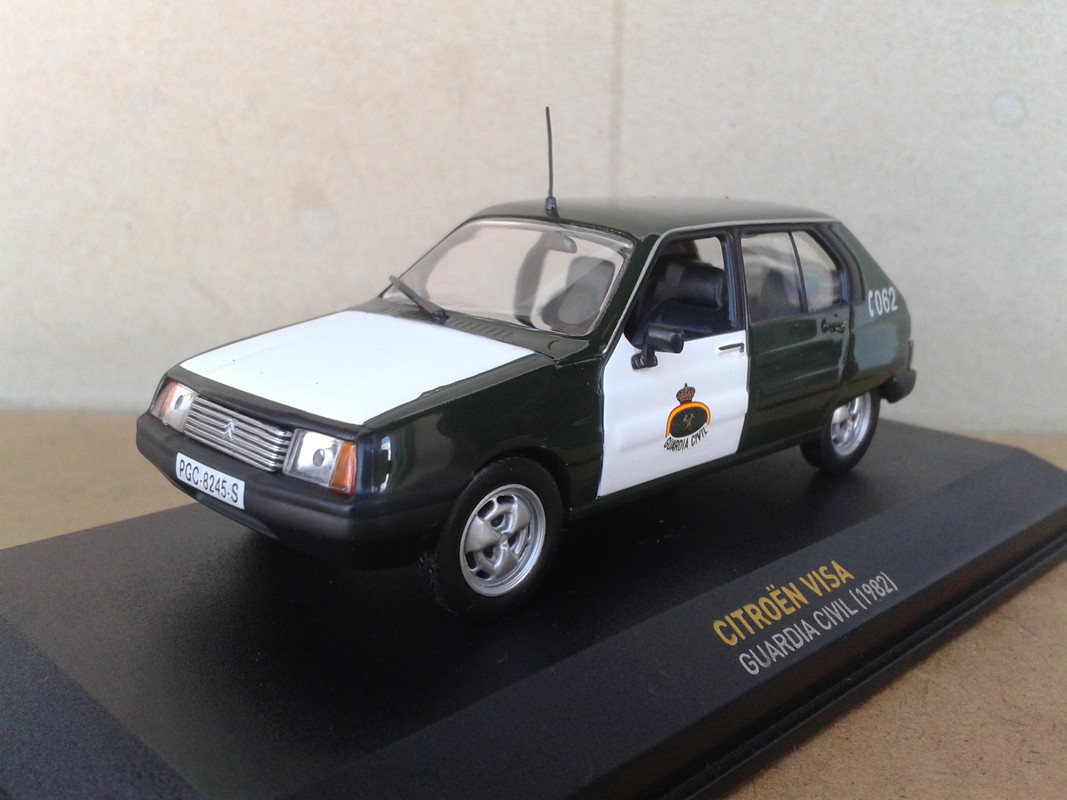 1982 Citroen  Visa II Club “Guardia Civil” (Ixo – nº 16 Nuestros Coches de Policía) (2)
