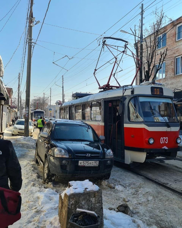 AAA5BE01-8121-46F1-A43C-45BDE37FBA05