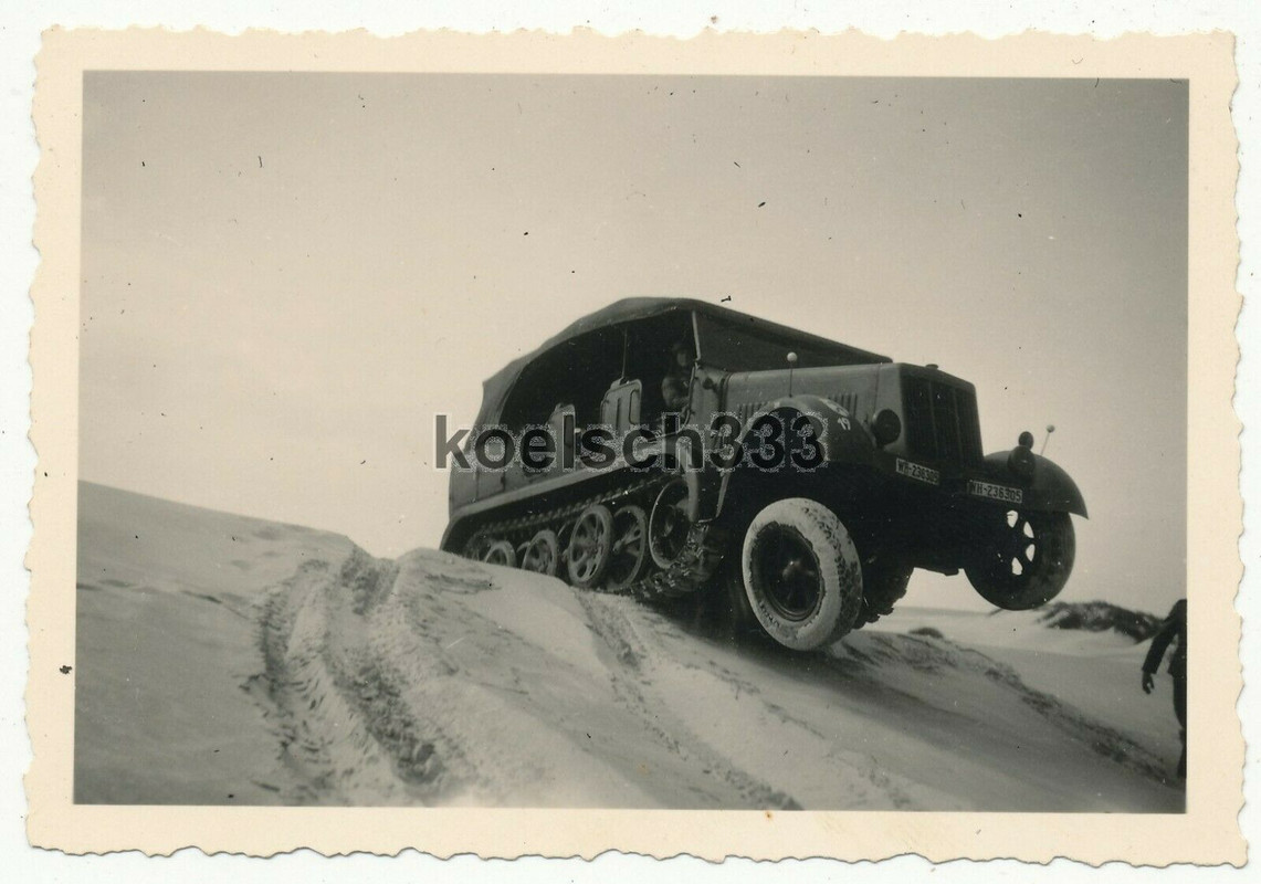 Foto Panzer Halbkette auf einer Sanddüne am Strand der Kanalküste ... !