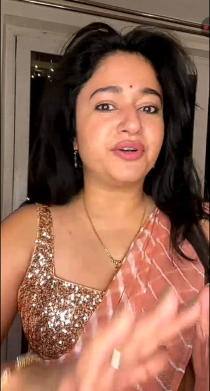 Poonam Bajwa Saree Live mp4 0004