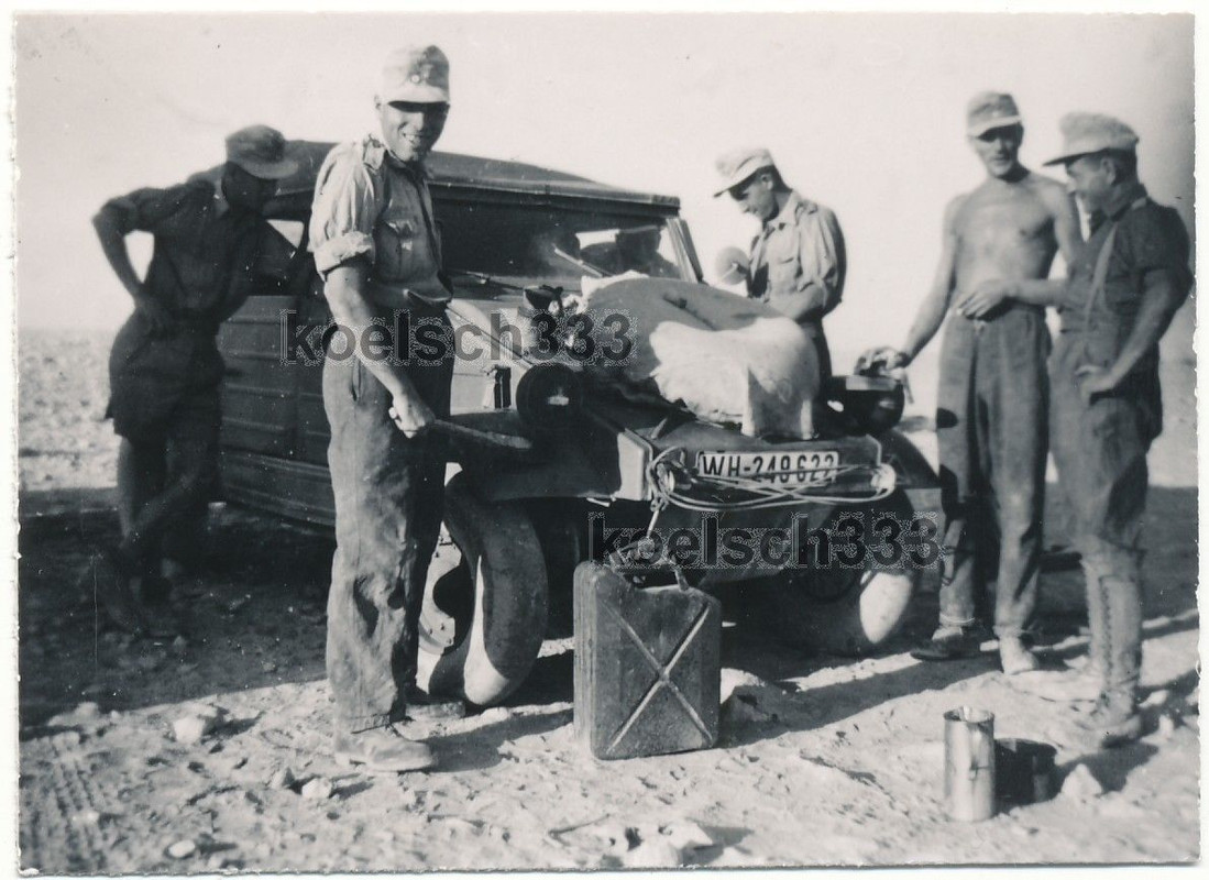 Foto Afrika Korps VW Kübelwagen PKW mit Ballonre
